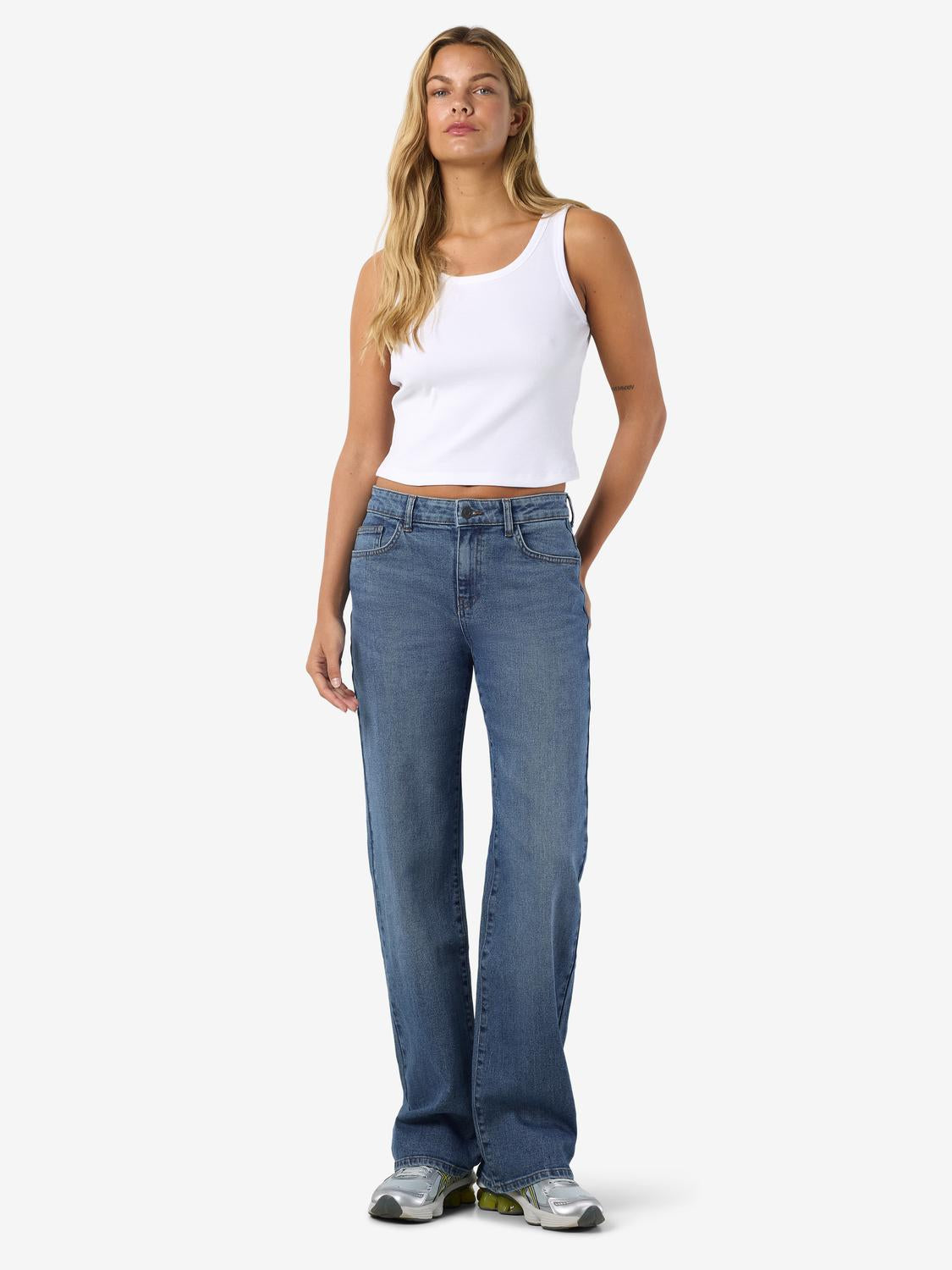 model_shot-back